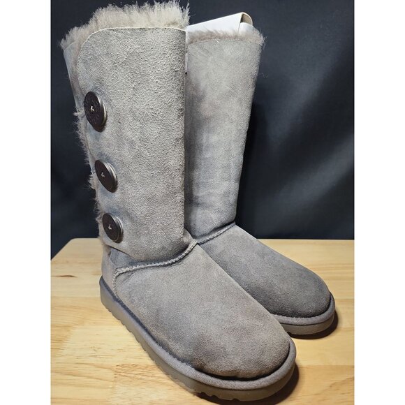 UGG boot w bailey button triplet gray size 5 - Picture 6 of 7